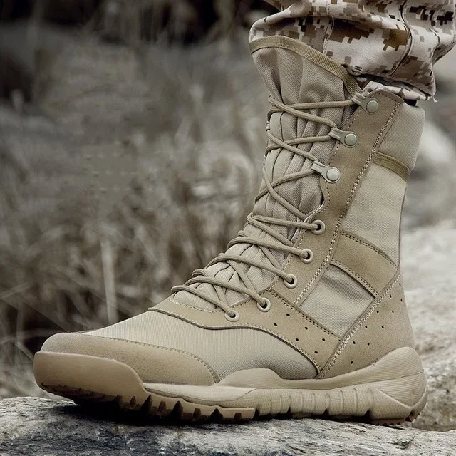 Chaussures d’escalad militaire